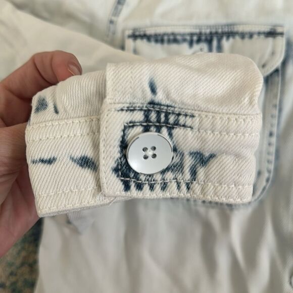 NWOT Cloth & Stone Chambray Acid Wash Denim Jacket Womens Button Up Blue Jean - Picture 4 of 6